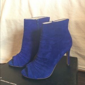 I.N.C. BLUE SUEDE WOMEN'S BOOTIES (SIZE 9)